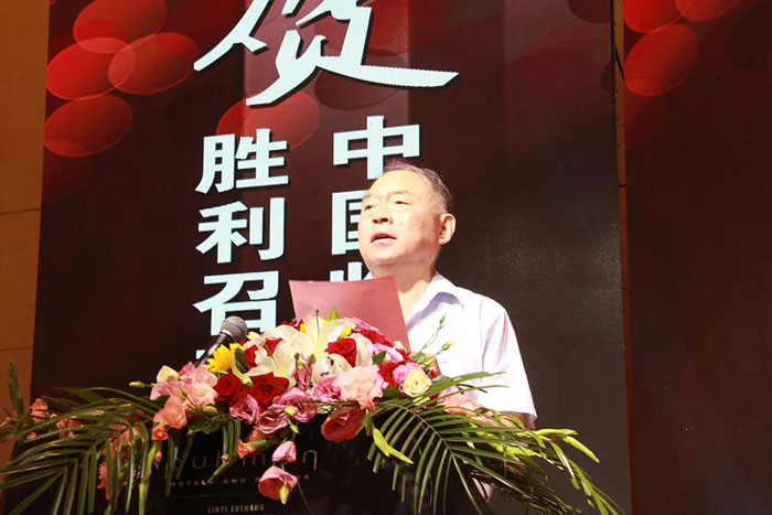 中國(guó)林產(chǎn)工業(yè)協(xié)會(huì)秘書長(zhǎng)石峰先生