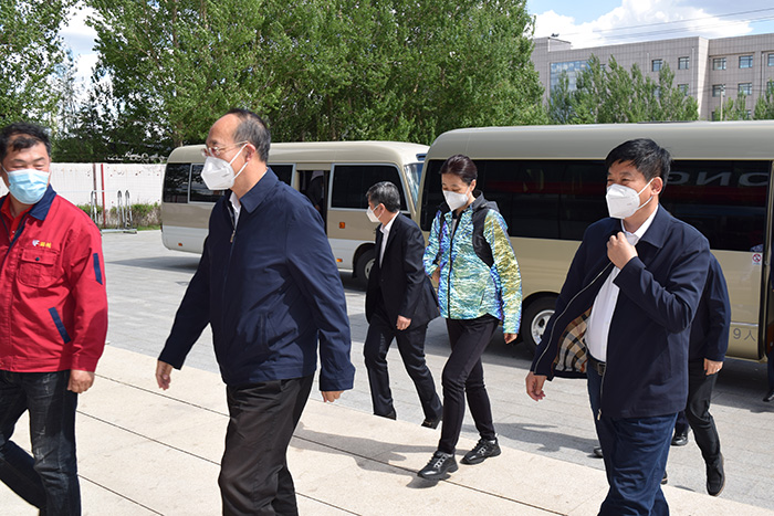 吉林省委常委、常務(wù)副省長(zhǎng)吳靖平蒞臨鵬鴻生產(chǎn)基地督導(dǎo)調(diào)研